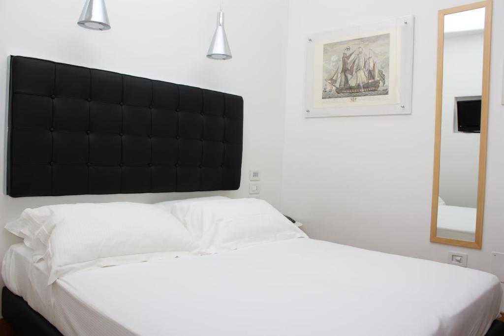 Hotel Del Conte Fondi Δωμάτιο φωτογραφία
