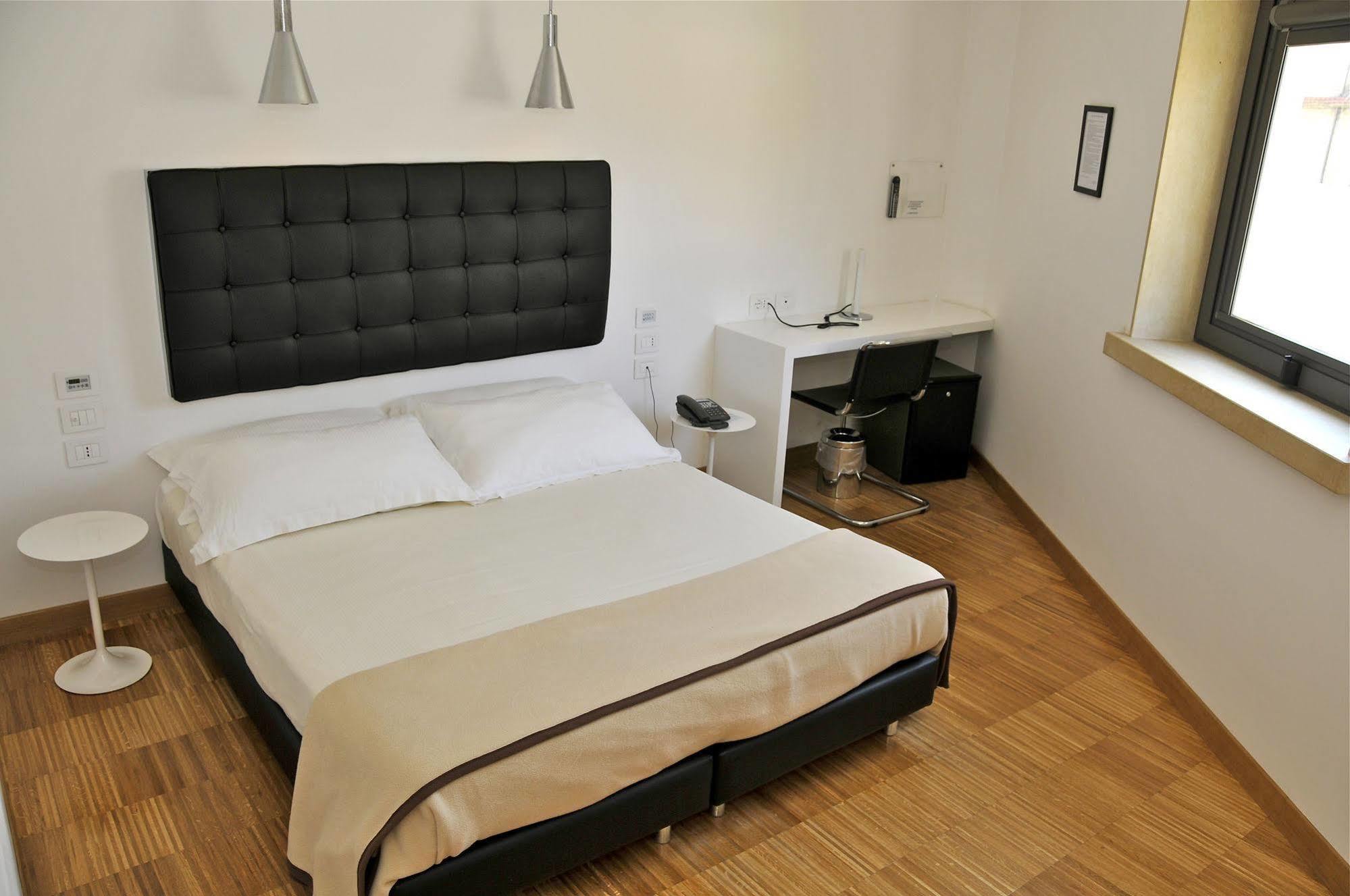 Hotel Del Conte Fondi Εξωτερικό φωτογραφία