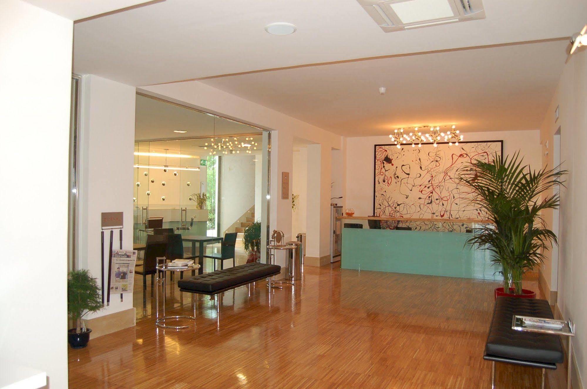 Hotel Del Conte Fondi Εξωτερικό φωτογραφία