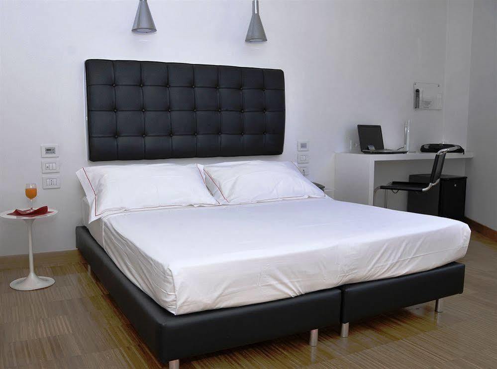 Hotel Del Conte Fondi Εξωτερικό φωτογραφία